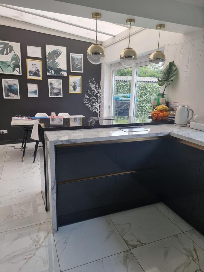 Отель Hollybush Private House Лутон Экстерьер фото