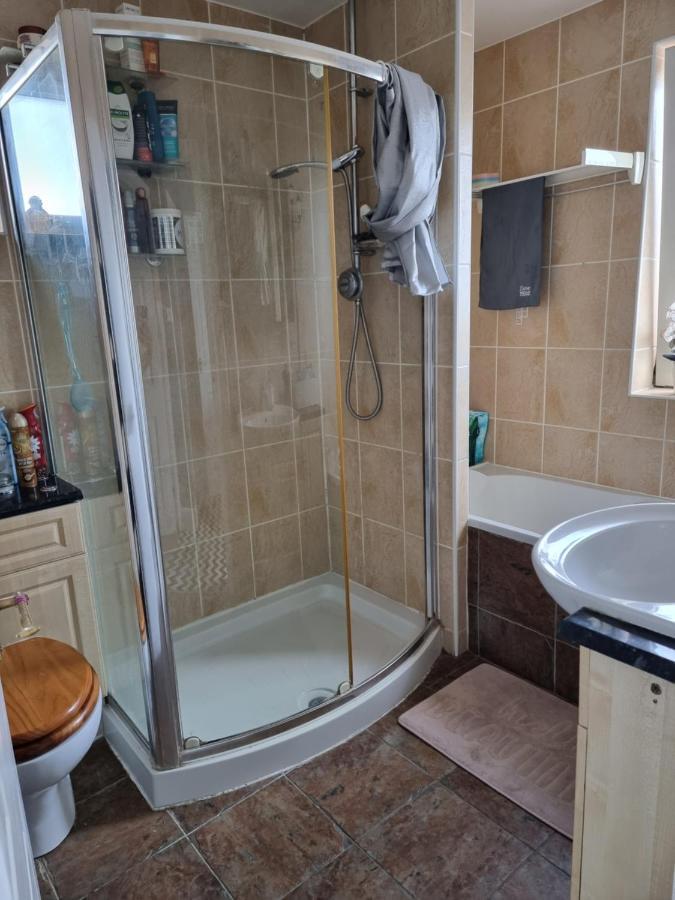 Отель Hollybush Private House Лутон Экстерьер фото